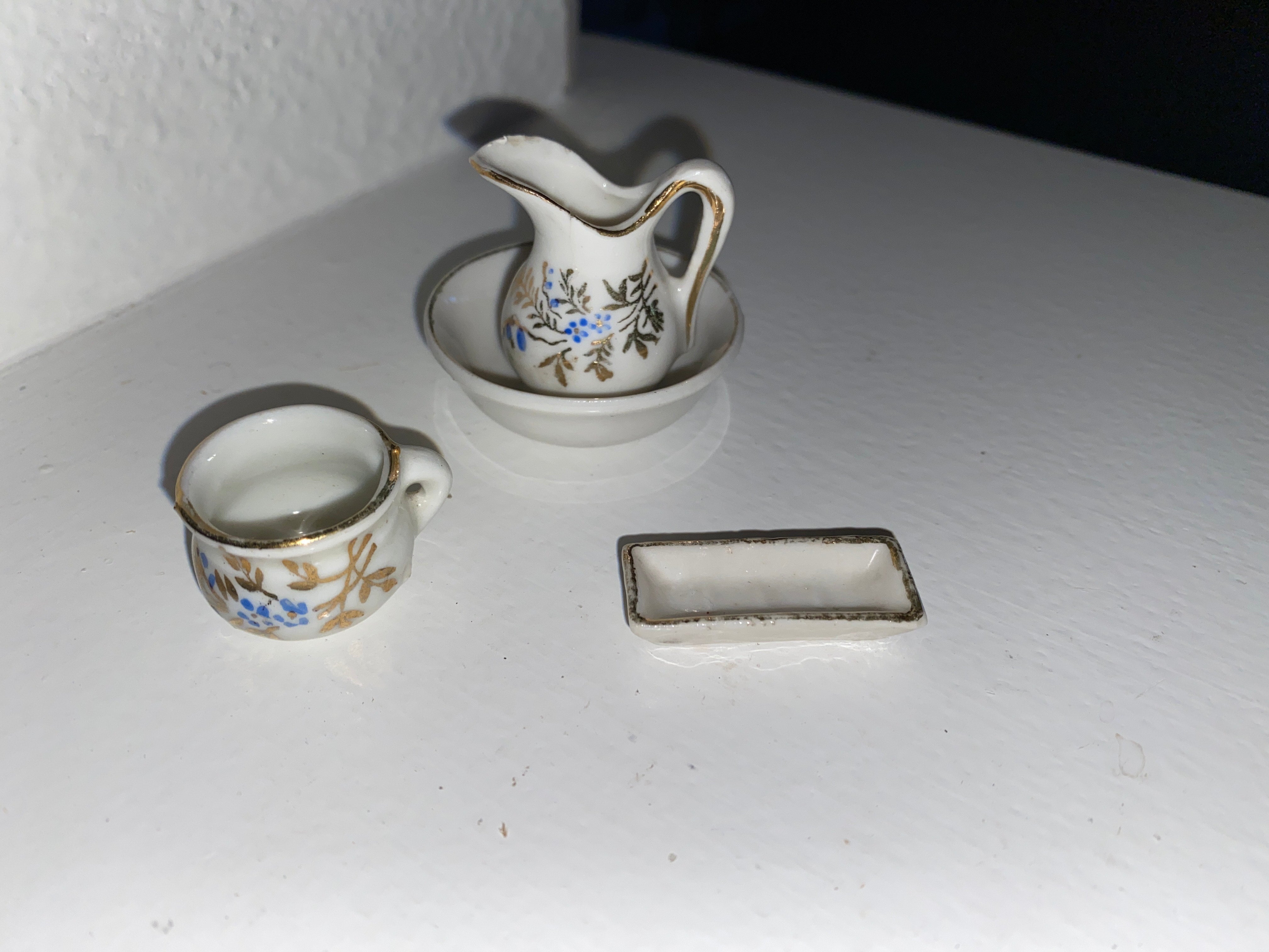 Vase Miniature Dollhouse en Porcelaine à l'échelle 1 par Ron